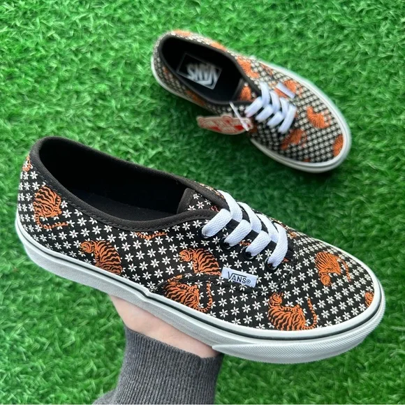 Vans Authentic Tiger Floral Black White - Picture 4 of 9